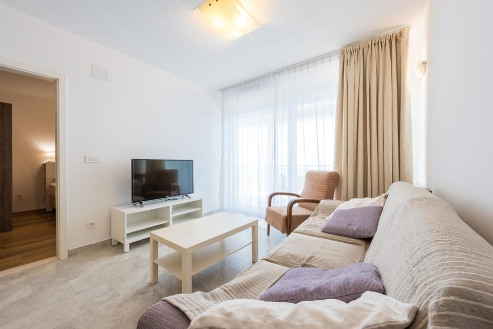 TV and multimedia, Seating area, Sea view