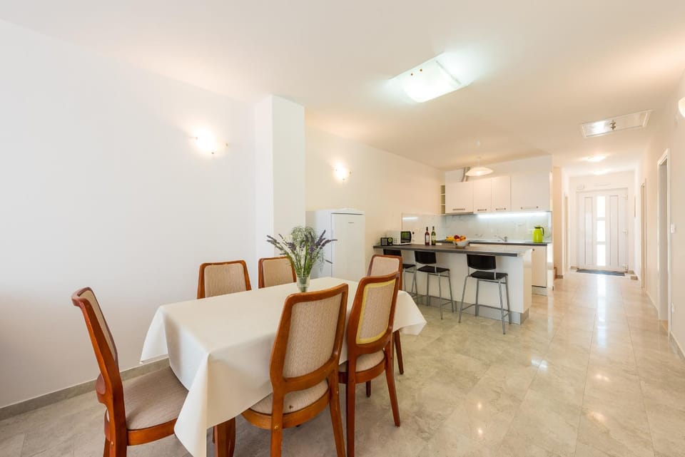 Kitchen or kitchenette, Other, Dining area