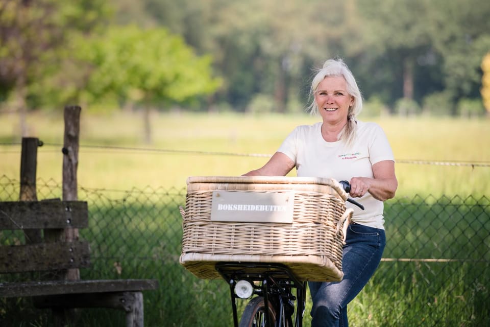 Staff, Spring, Day, People, Natural landscape, Winter, Summer, Garden, Autumn, Garden view, Seasons, Time of day, Location, Sunrise, Sunset