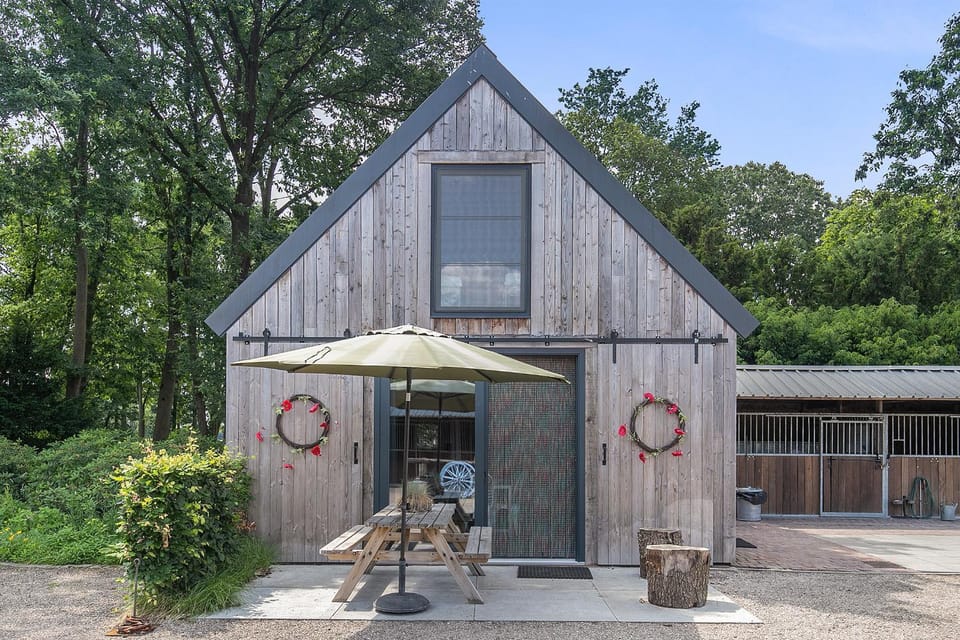 Property building, Patio, Spring, Day, Winter, Summer, Garden, Balcony/Terrace, Other, Seating area, Evening entertainment, Animals, Autumn, Guests, Garden view, Area and facilities, Entertainment, Seasons, Sunrise, Sunset, children, young children, older children, group of guests, furniture, internet, internet, soundproof