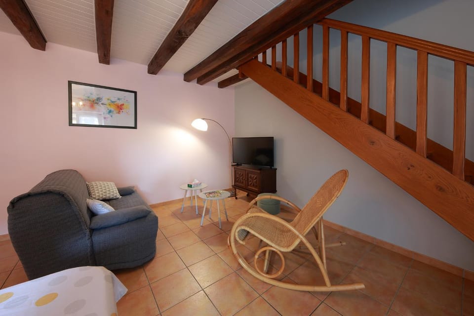 Bed, Living room