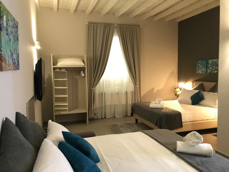 Bed, TV and multimedia, Photo of the whole room, Bedroom, air conditioner