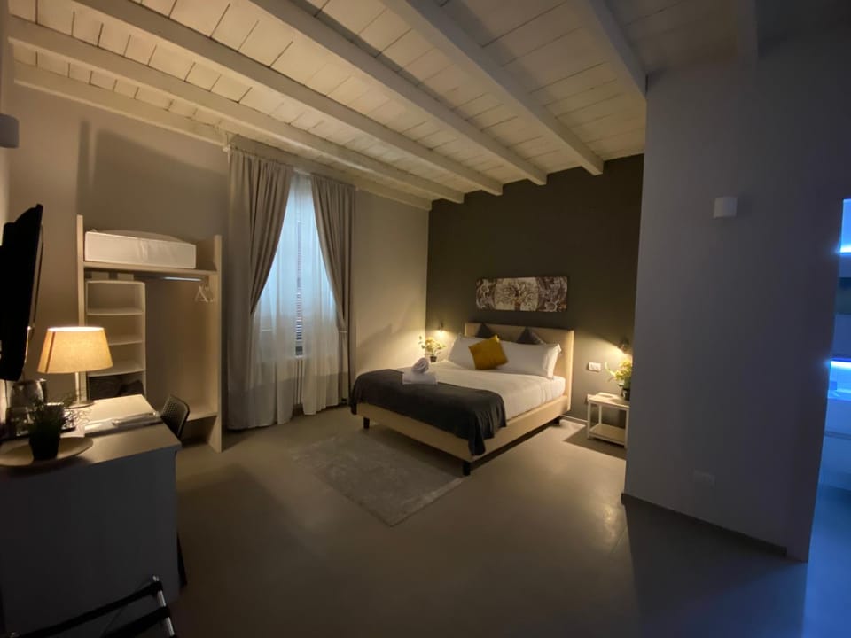 Bed, TV and multimedia, Photo of the whole room, Bedroom, wardrobe, air conditioner