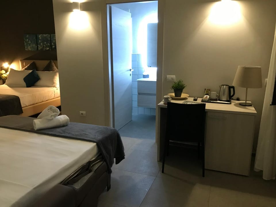 Bed, Photo of the whole room, Bedroom, air conditioner
