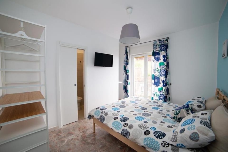 TV and multimedia, Photo of the whole room, wardrobe