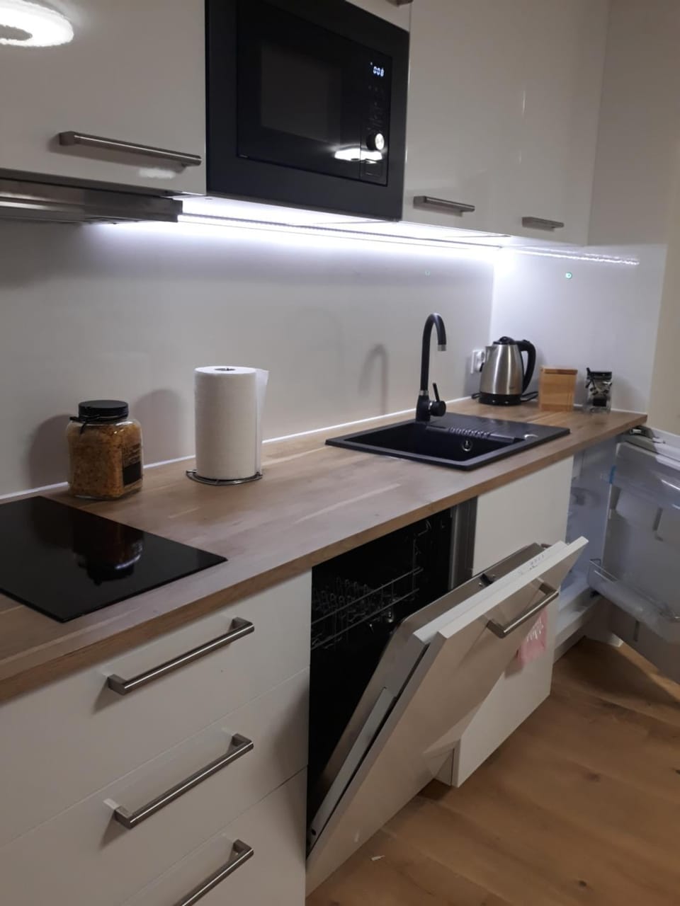 Coffee/tea facilities, Kitchen or kitchenette