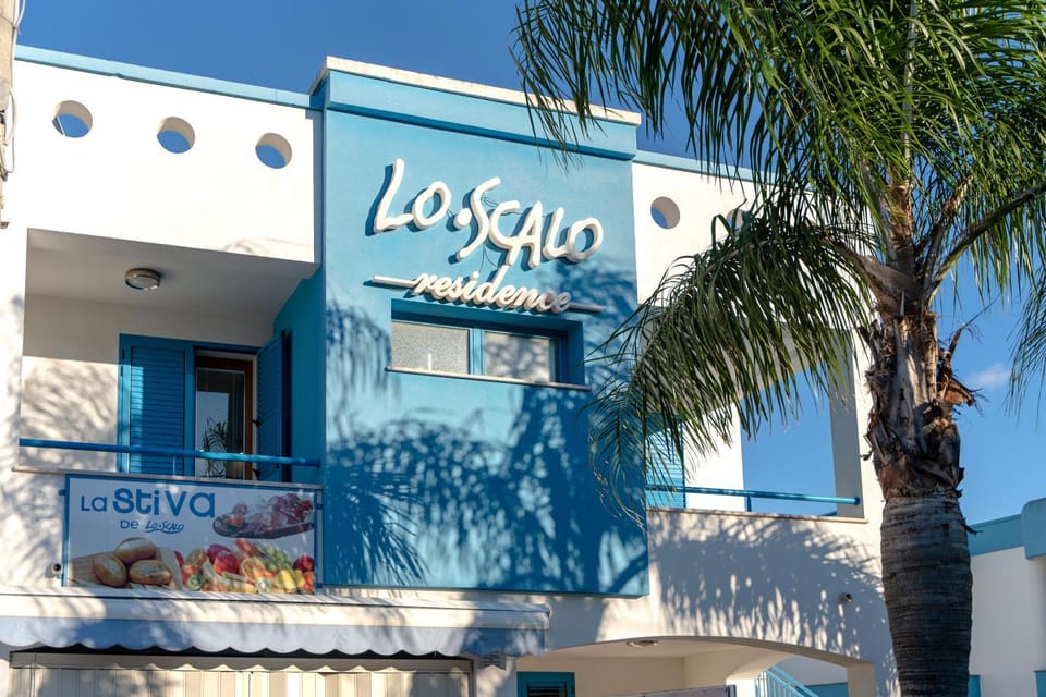 Property building, Restaurant/places to eat, Breakfast