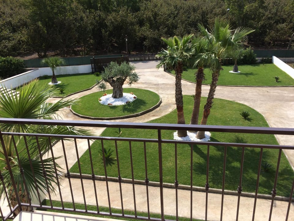 Patio, Day, Garden, Garden view