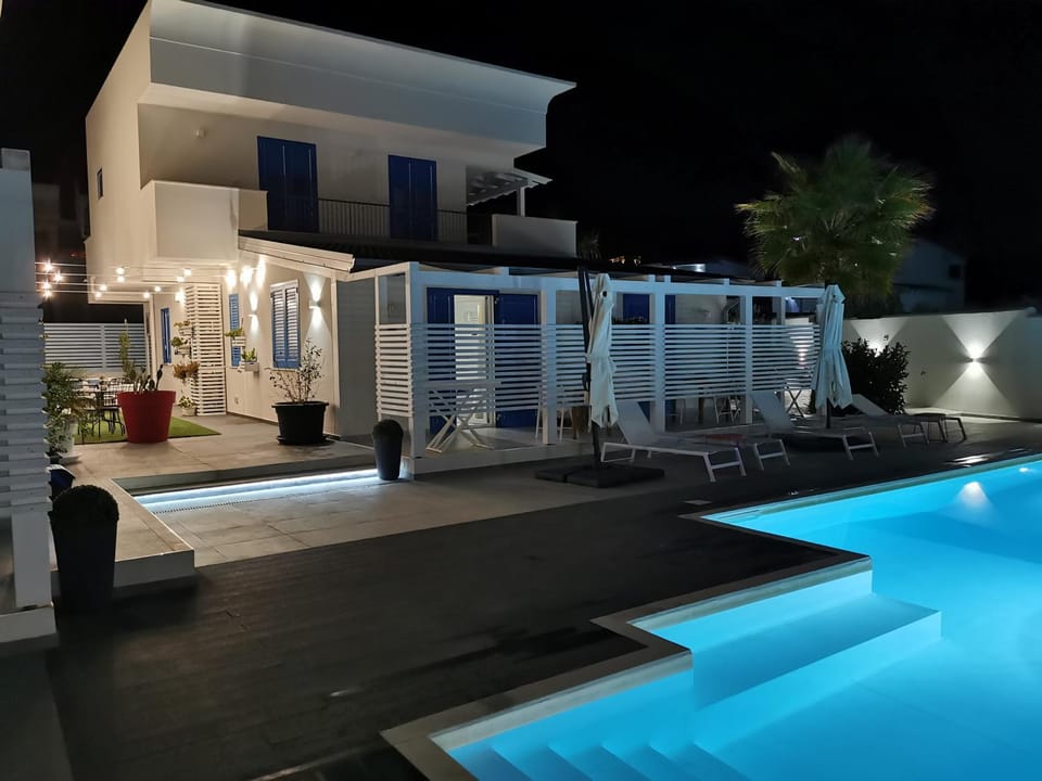 Property building, Swimming pool