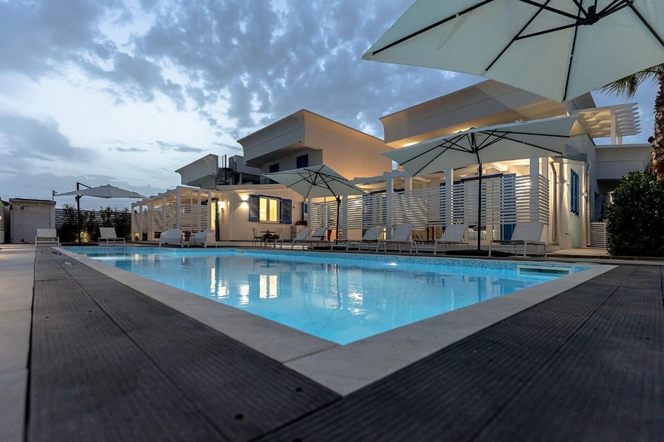 Property building, Garden, Swimming pool