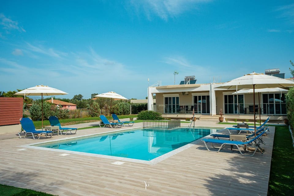 Day, Pool view, Swimming pool, sunbed