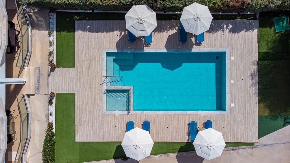 Day, Pool view, Swimming pool, sunbed