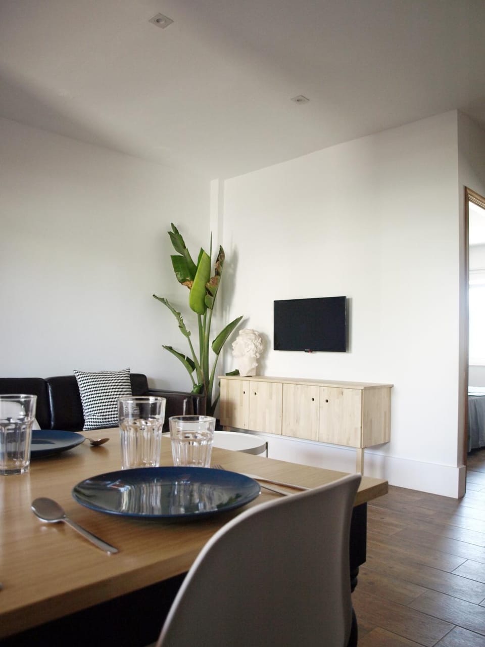 TV and multimedia, Living room, Decorative detail, Dining area
