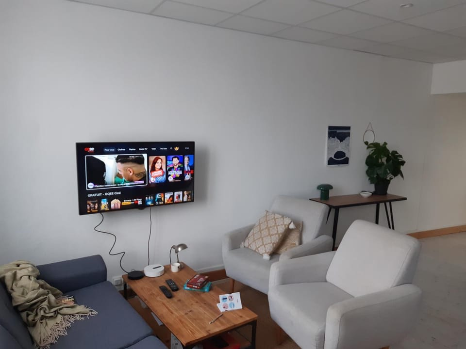 Communal lounge/ TV room