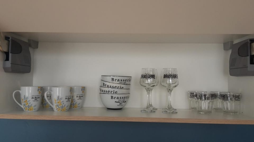 Decorative detail, Drinks, Alcoholic drinks