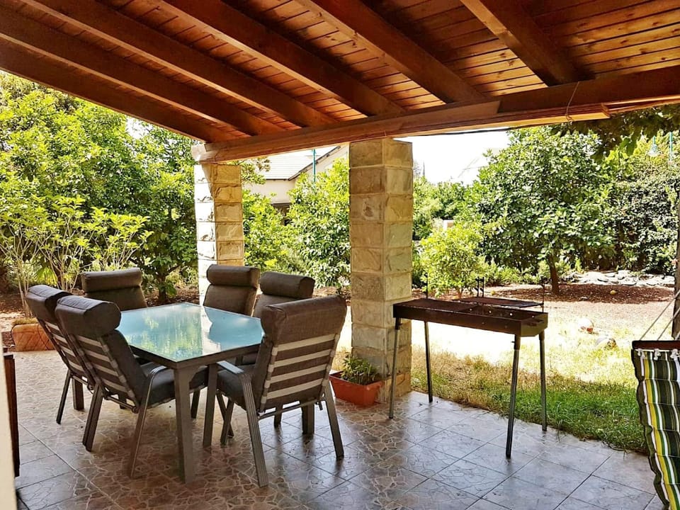 Patio, BBQ facilities