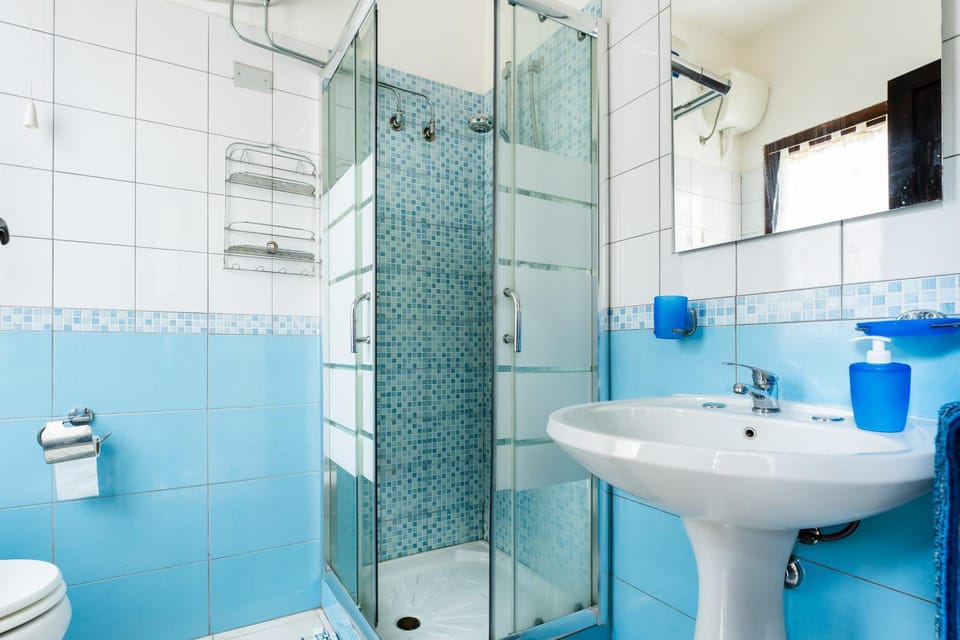 Bathroom, Living room