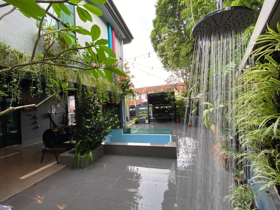 Facade/entrance, Swimming pool