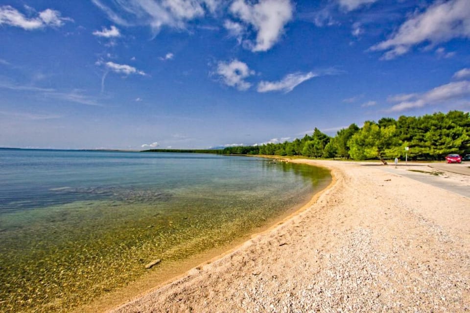 Neighbourhood, Natural landscape, Beach