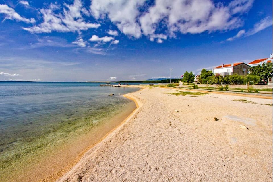 Neighbourhood, Natural landscape, Beach