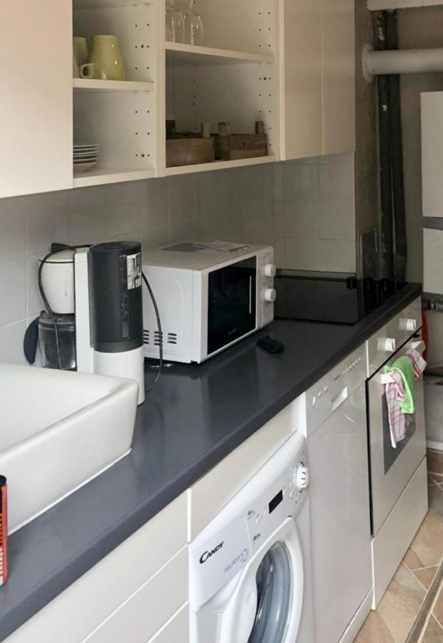 Kitchen or kitchenette