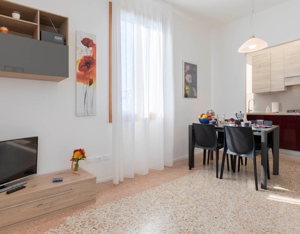 TV and multimedia, Kitchen or kitchenette, Dining area