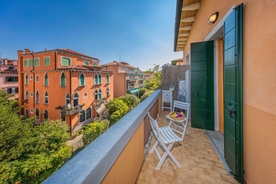 View (from property/room), Balcony/Terrace, City view, Garden view