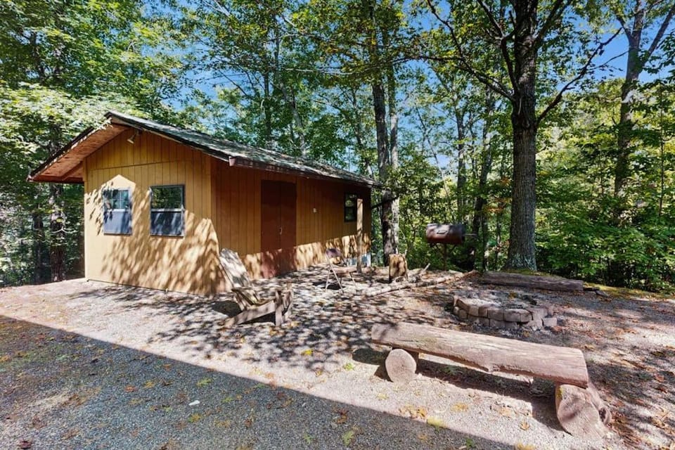 Hollow's End House in Swain County