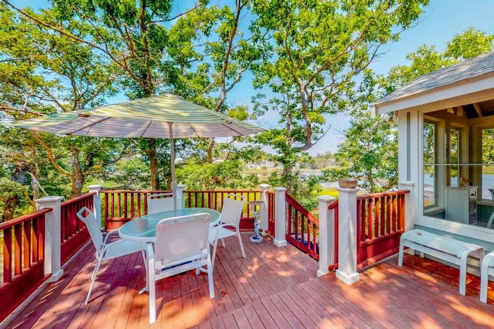 Cottage by the Bay House in Pocasset