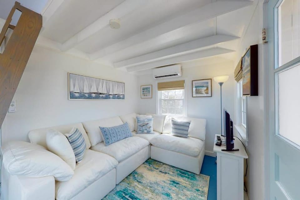 Cottage by the Bay House in Pocasset
