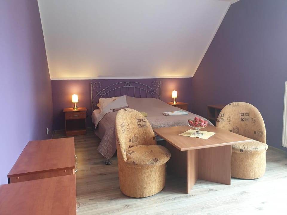 Bed, Photo of the whole room