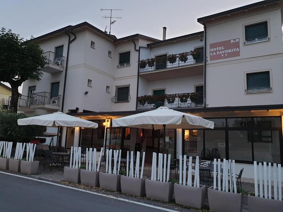 Hotel La Favorita Hotel in Peschiera del Garda