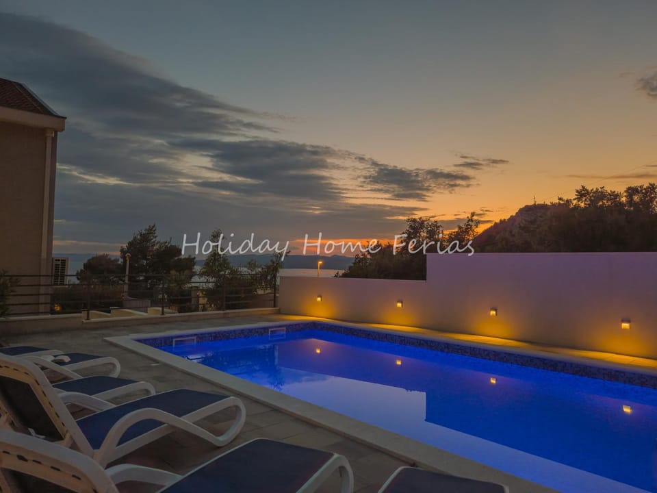 Natural landscape, Pool view, Swimming pool, Swimming pool, Sunset, sunbed