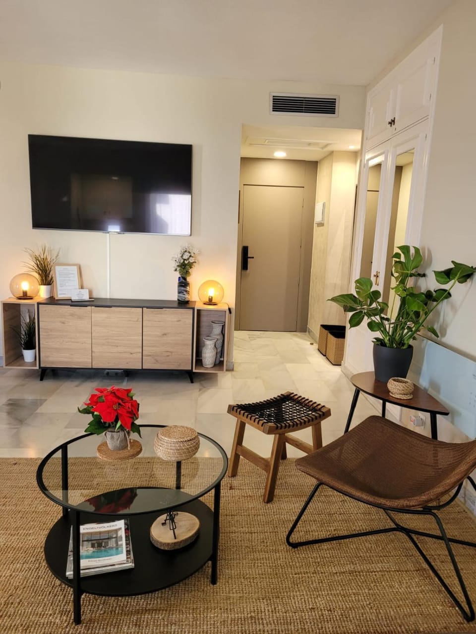 TV and multimedia, Living room, Seating area