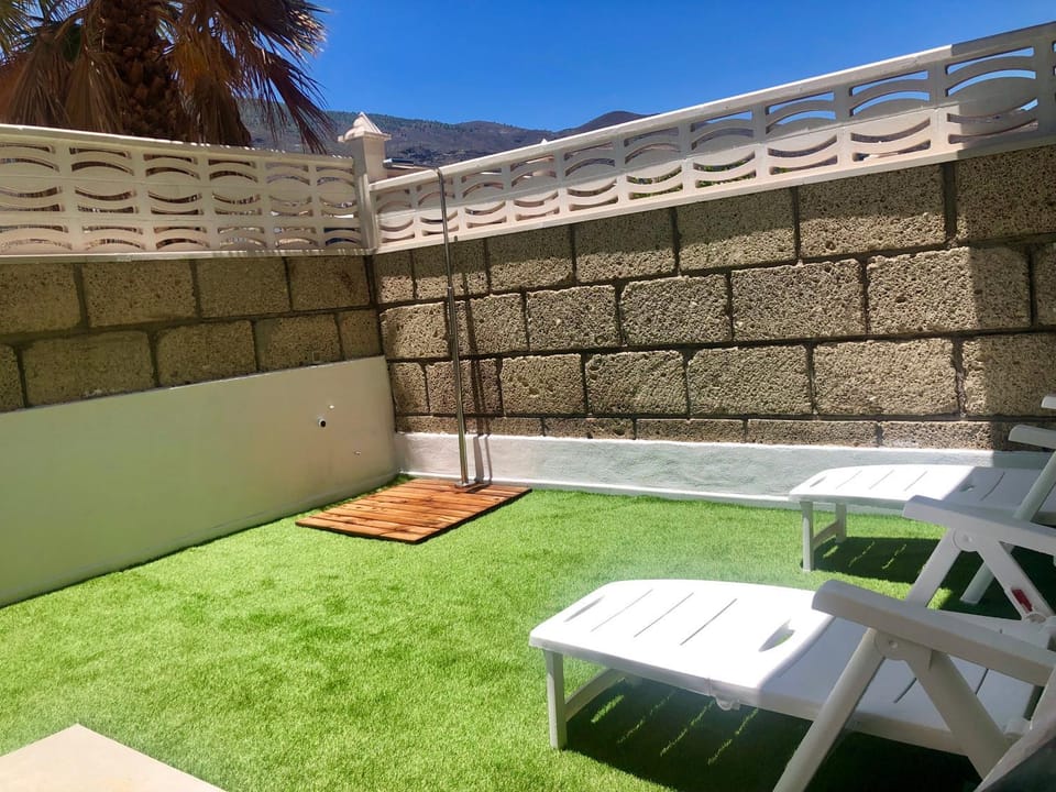 Garden, sunbed