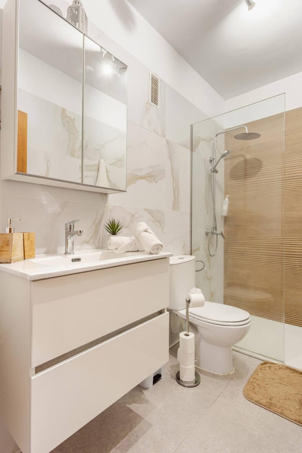Shower, Bathroom, towels