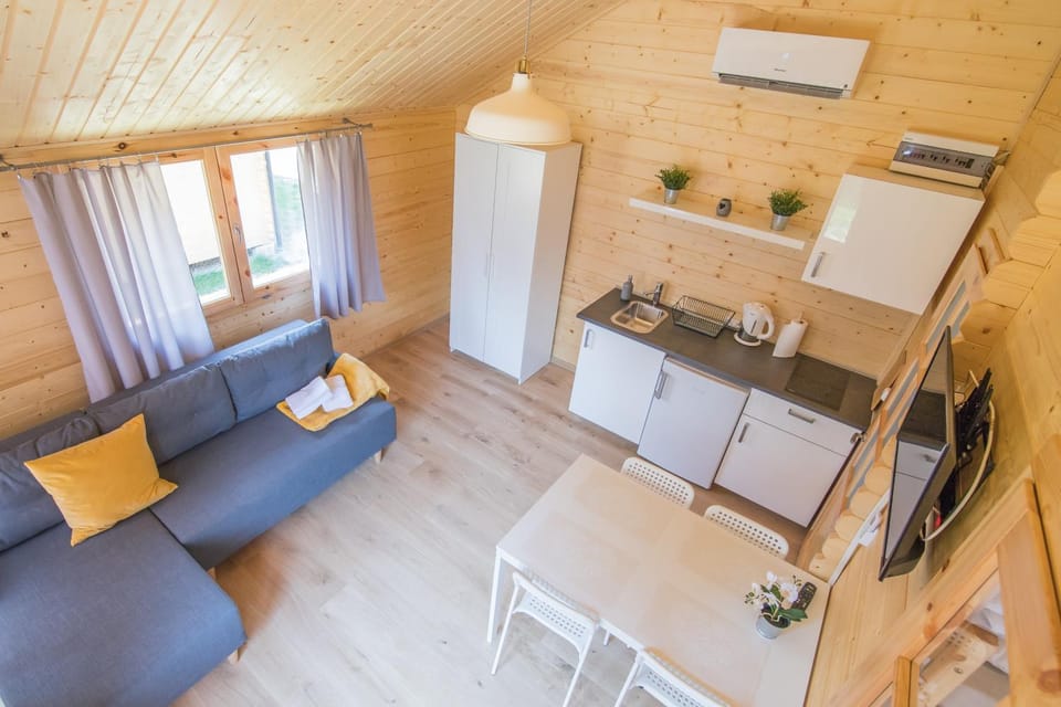 Kitchen or kitchenette, Living room, Seating area, Dining area