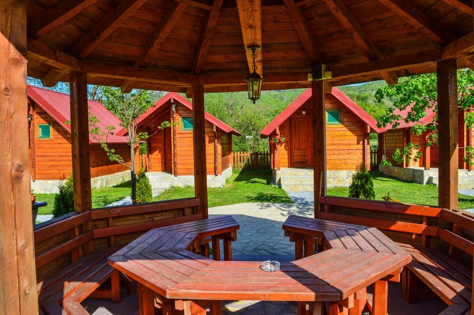 Tara Valley Eco Lounge Chalet in Montenegro