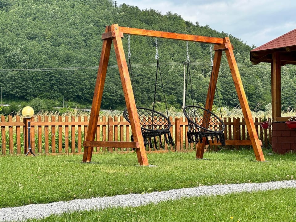 Tara Valley Eco Lounge Chalet in Montenegro