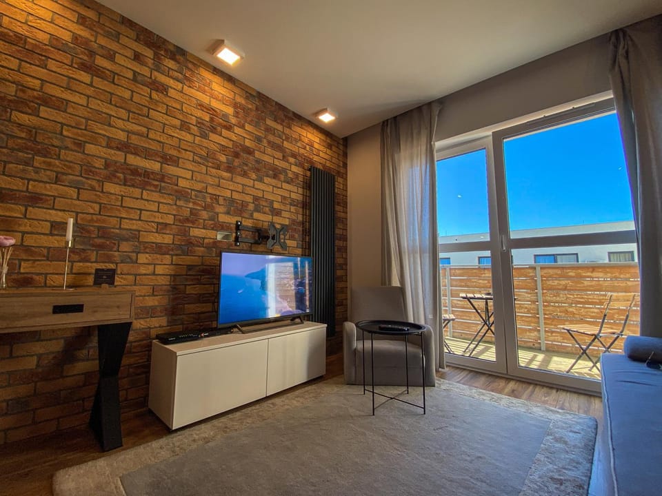 Communal lounge/ TV room, TV and multimedia, Living room, Seating area, Evening entertainment