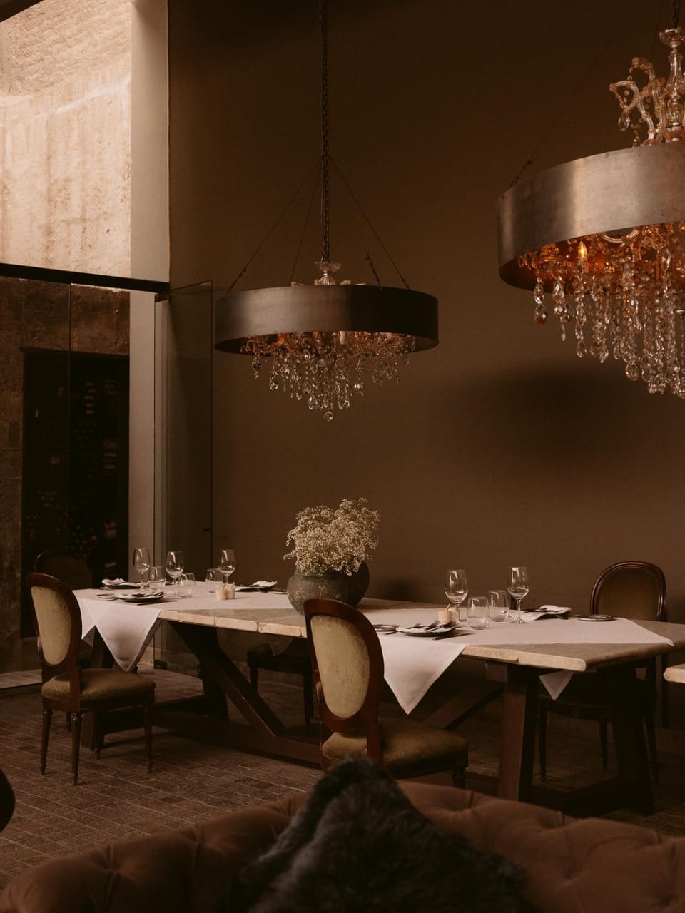 Restaurant/places to eat, Living room, Seating area, Dining area