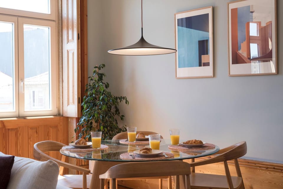 Property building, Food and drinks, Dining area, Food, Breakfast