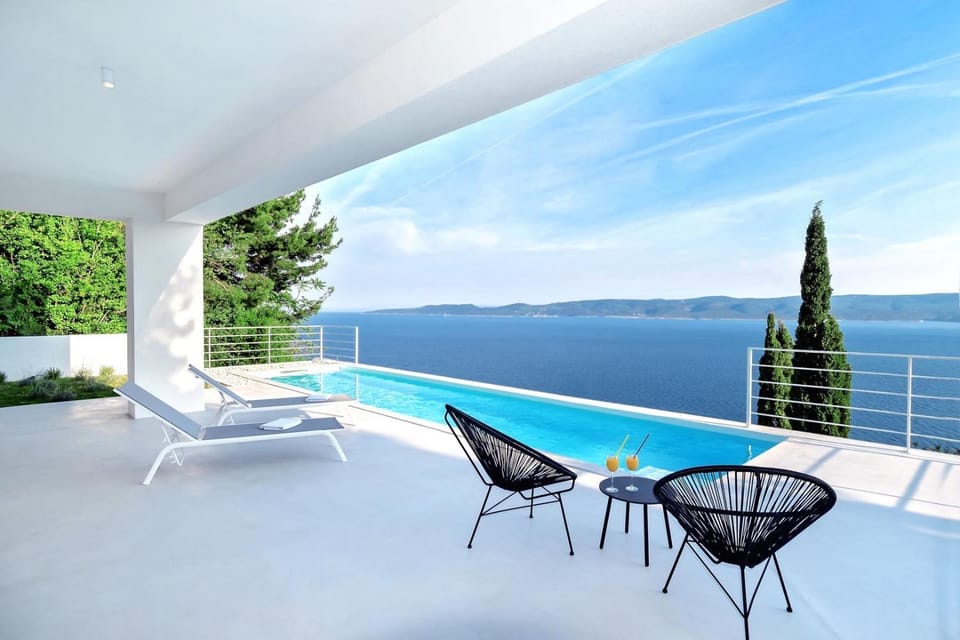 Property building, BBQ facilities, Balcony/Terrace, Seating area, Sea view, Swimming pool