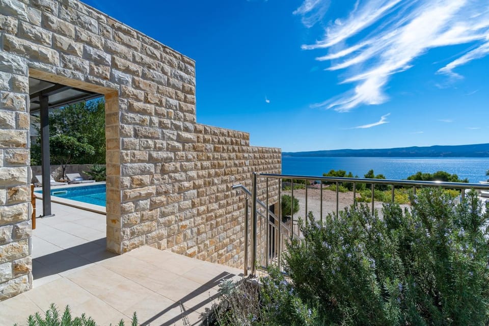 Property building, Balcony/Terrace, Sea view, Swimming pool