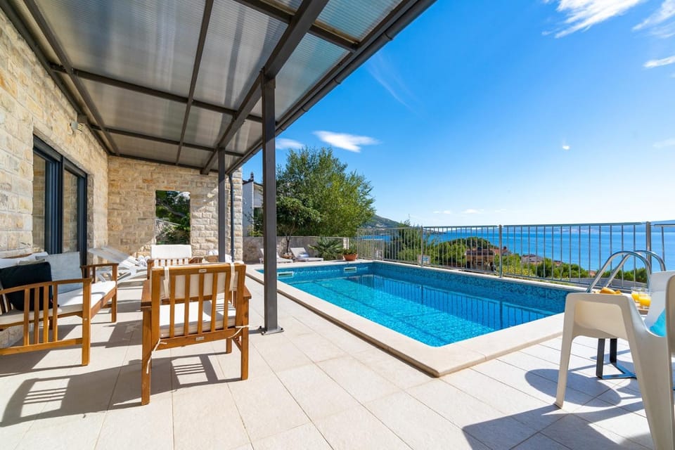 Property building, Balcony/Terrace, Seating area, Sea view, Swimming pool