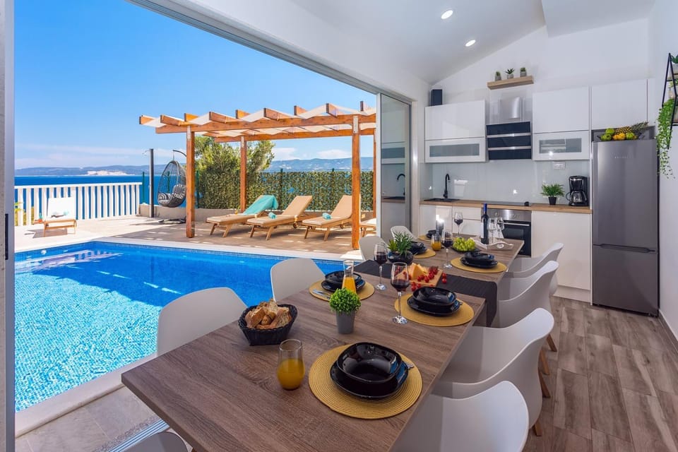 BBQ facilities, Kitchen or kitchenette, Dining area, Sea view