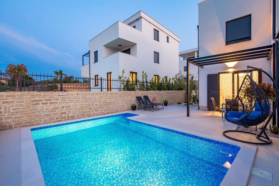Property building, Swimming pool