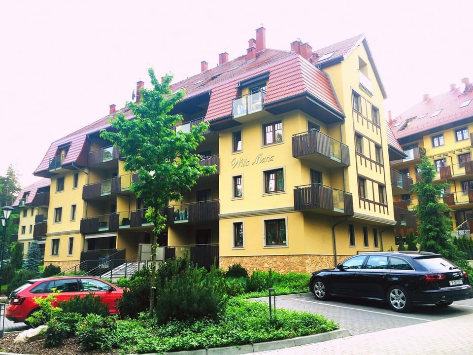 Apartament przy Parku Apartment in Lower Silesian Voivodeship
