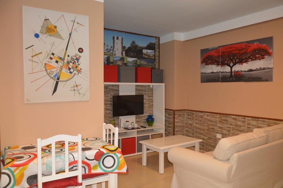 Living room, Lounge or bar, Decorative detail, Seating area, Dining area, On site