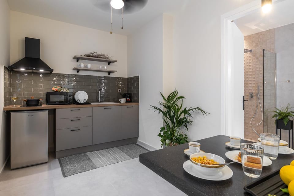 Coffee/tea facilities, Dining area